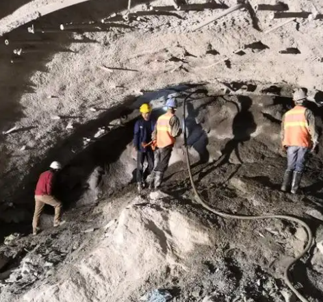 北林隧道拱顶带模注浆料,微膨胀注浆料的特点及施工工艺